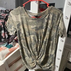 Women’s small tee